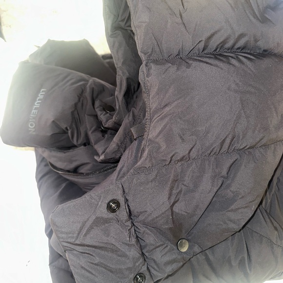 Lululemon Black Puffer coat with detachable hood size 8 - Picture 2 of 2